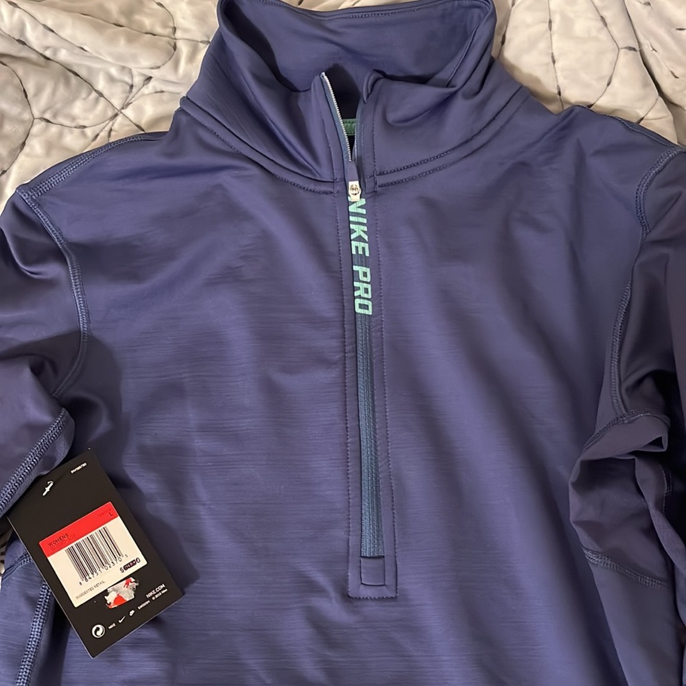 Nike Pro Women’s pullover